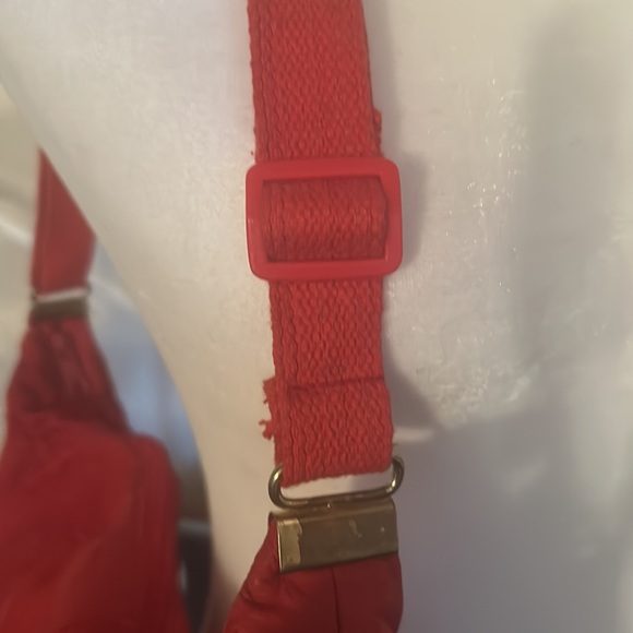 70’s Vintage, never worn red shoulder bag. - Picture 2 of 8